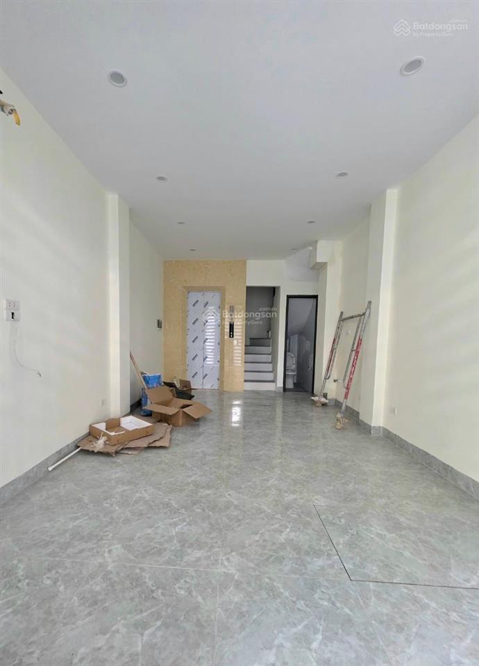 Nhà mới tinh, lô góc full nt nhập, thang máy, hàng xóm ciputra. dt 33m 5t mt 3,7m giá chào 9,5 tỷ