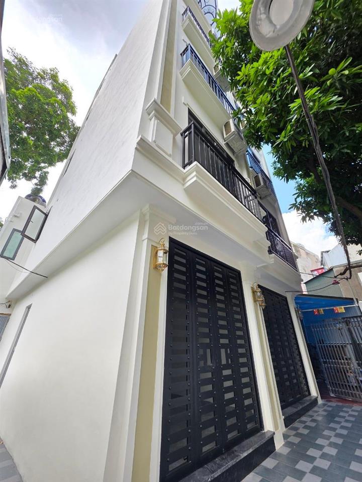Nhà mới tinh, lô góc full nt nhập, thang máy, hàng xóm ciputra. dt 33m 5t mt 3,7m giá chào 9,5 tỷ