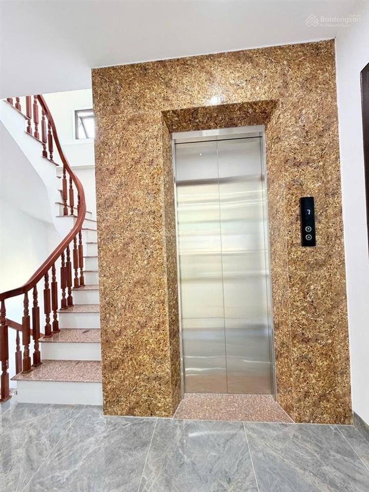 Nhà mới tinh, lô góc full nt nhập, thang máy, hàng xóm ciputra. dt 33m 5t mt 3,7m giá chào 9,5 tỷ