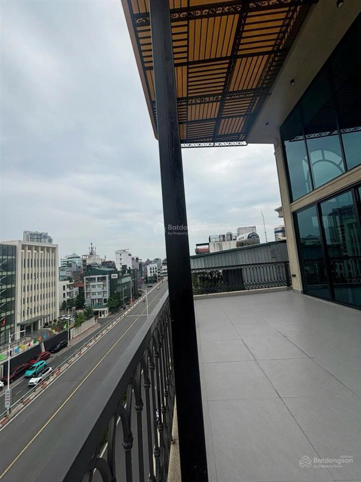 Toà vp mặt phố lô góc, thông sàn thang máy, hầm để xe, vị trí đẹp, dòng tiền. 144m2 8t thông sàn
