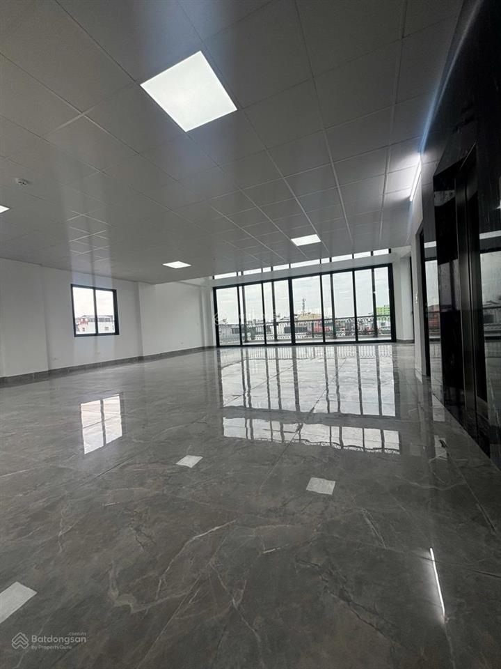 Toà vp mặt phố lô góc, thông sàn thang máy, hầm để xe, vị trí đẹp, dòng tiền. 144m2 8t thông sàn