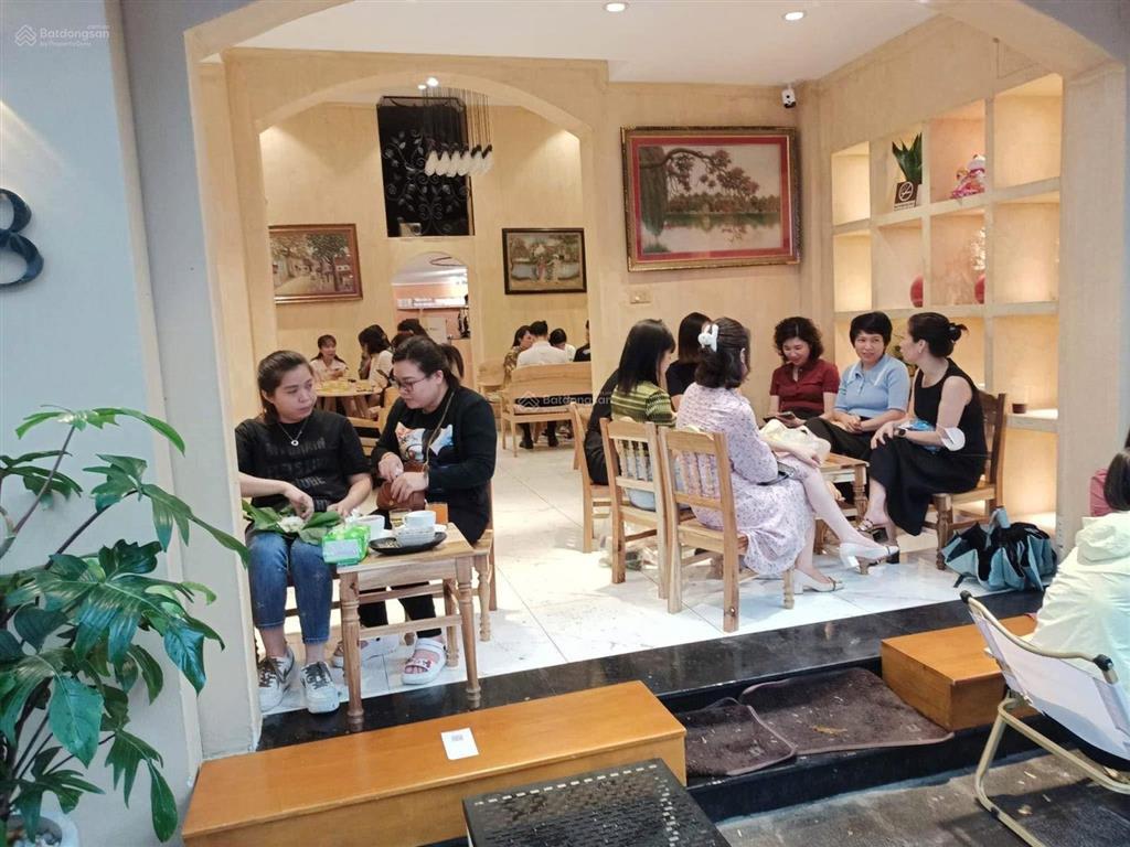 Mặt phố tt hai bà trưng, mặt tiền rộng siêu đẹp, kv kd sầm uất. dt 100m mt10m giá 55tr/1thg