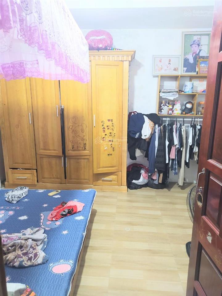 Tt cầu giấy. dân xây, gần phố, ngõ thông nhiều tiện ích, dòng tiền. dt 40m 6t giá chào 7,9 tỷ có tl