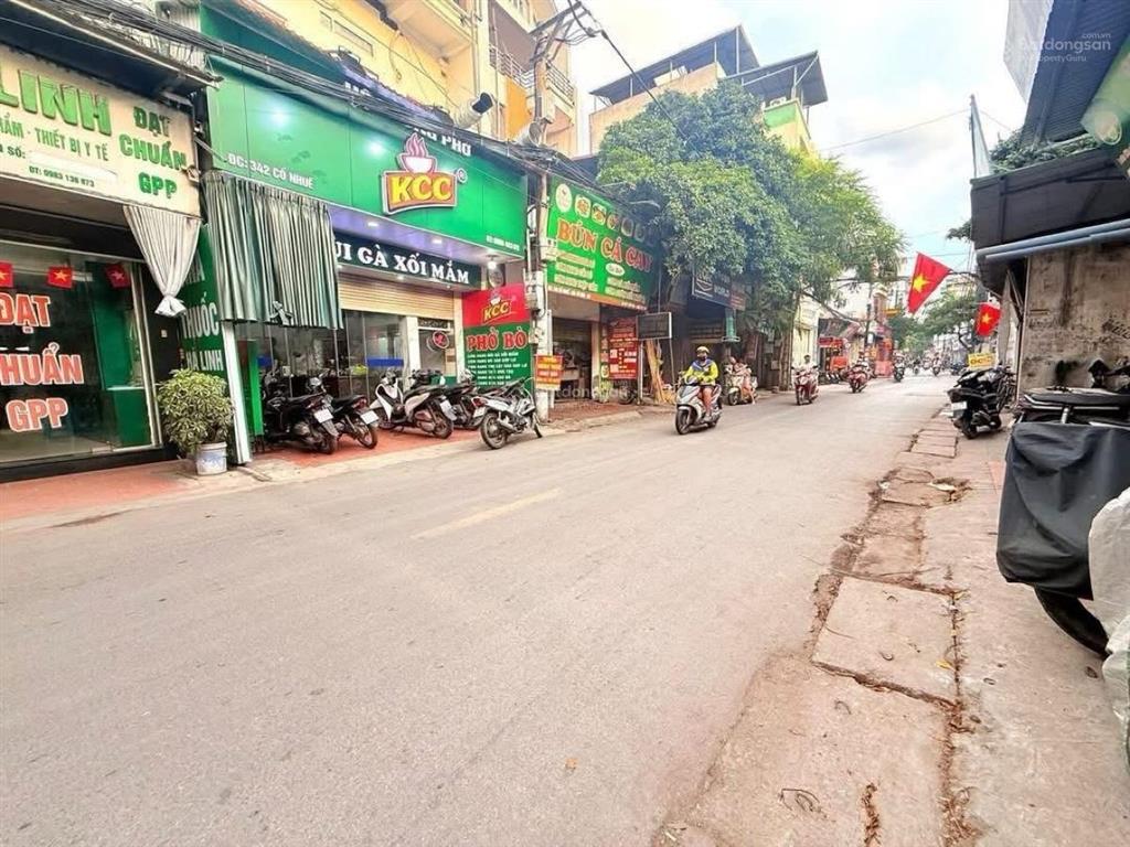 Cho thuê nguyên căn đường cổ nhuế, vị trí đẹp đông sv, vỉa hè rộng. dt 100m 3,5 tầng giá thuê 28tr
