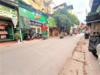 Cho thuê nguyên căn đường cổ nhuế, vị trí đẹp đông sv, vỉa hè rộng. dt 100m 3,5 tầng giá thuê 28tr