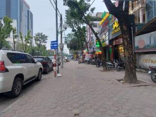 Cho thuê nguyên căn, vị trí đẹp lô góc đường 2oto tránh thoải mái.dt 1000m 6t mt70m giá 400tr/1thg