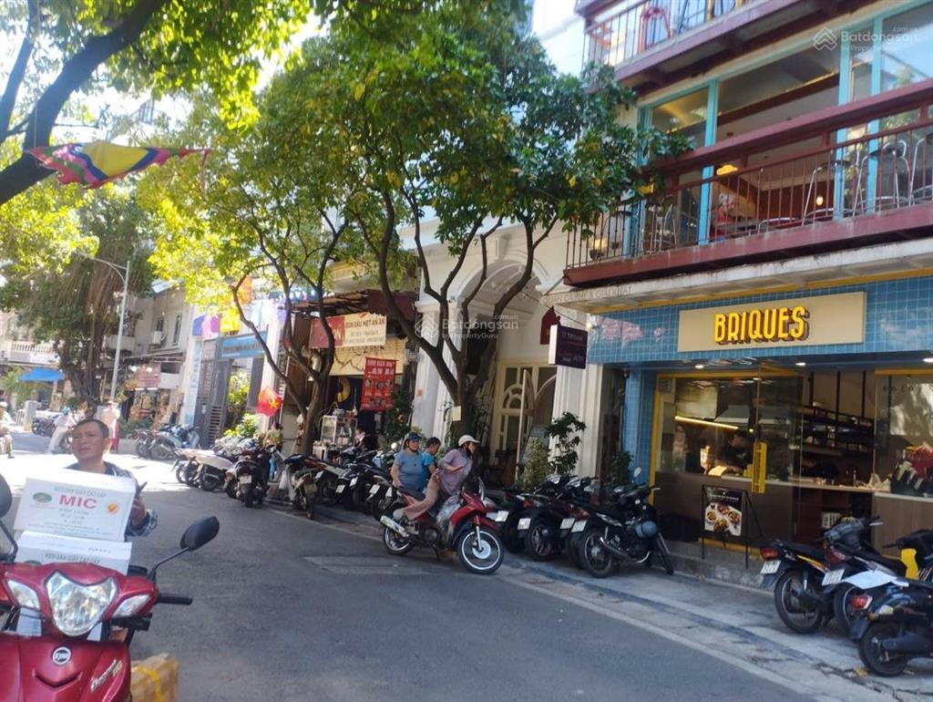 Hiếm, lõi phố cổ ba bước ra chợ đồng xuân kv kd sầm uất k có nhà bán. dt 20m2 2t mt 5m giá 9,5tỷ