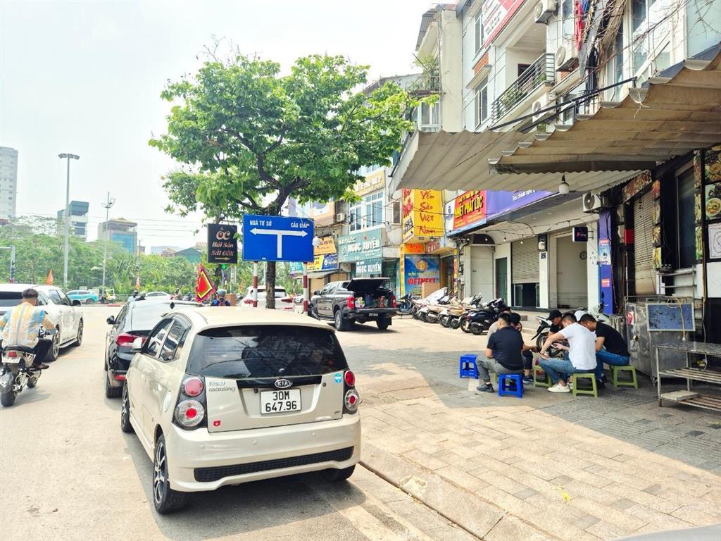 Mbkd tt đống đa, kv nhiều nhà hàng nhiều toà vp, vỉa hè rộng kd mọi mô hình. dt 65m giá thuê 20tr
