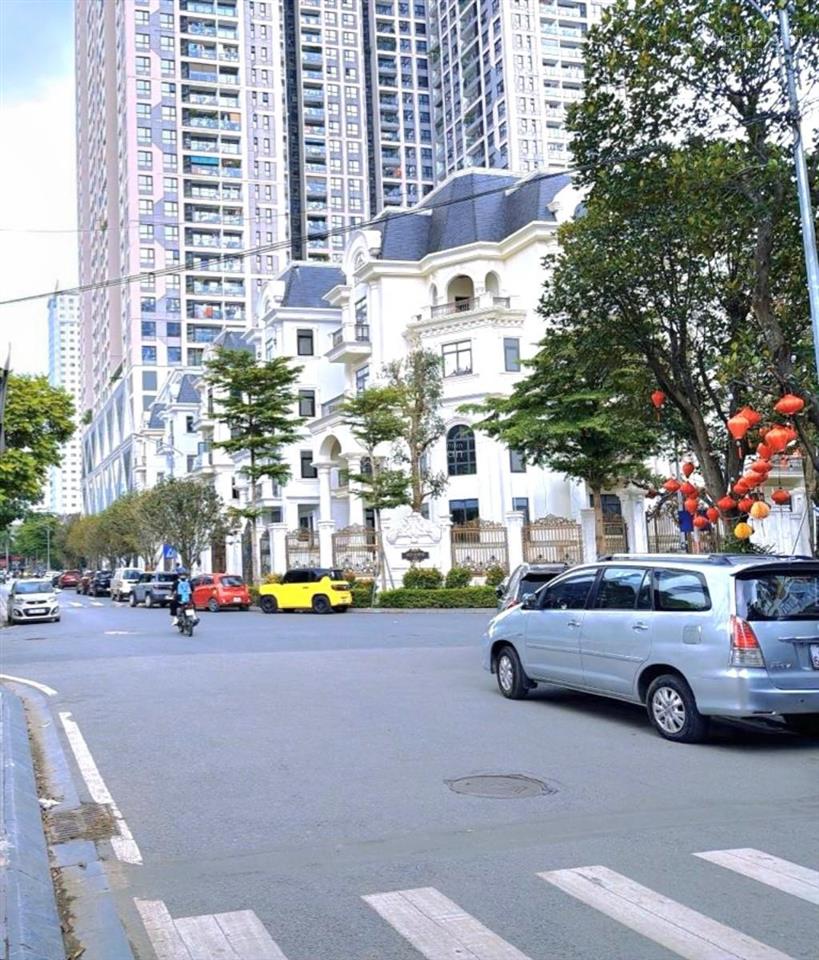 Bt liền kề, oto dừng đỗ, kd dòng tiền khu dân trí cao cực hiếm nhà bán. dt 131m 6t mt6m giá 51 tỷ