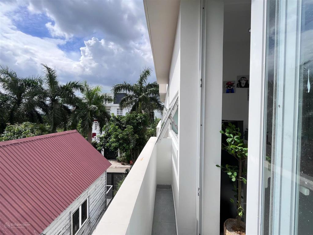Căn hộ mới 100% duplex 2 ban công full nội thất ngay khu đảo kim cương