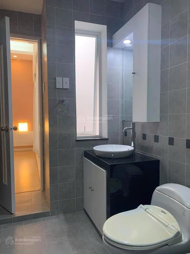 Chủ bán gấp để chuyển về phú mỹ hưng q7. giá tốt . sát đường nguyễn thị thập q7. dt 93m2. chỉ 9 tỷ