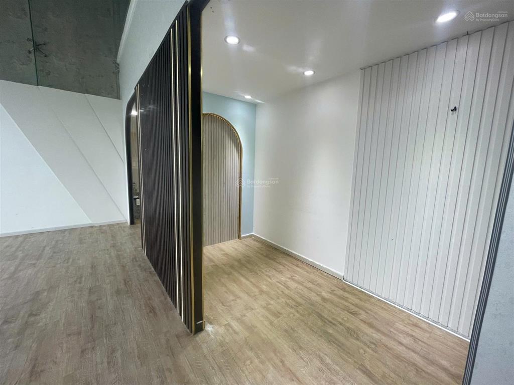 Văn phòng đẹp hoàng văn thụ, tân bình  gần sân bay. dt 120m2 giá chỉ 28tr.  0906 371 ***