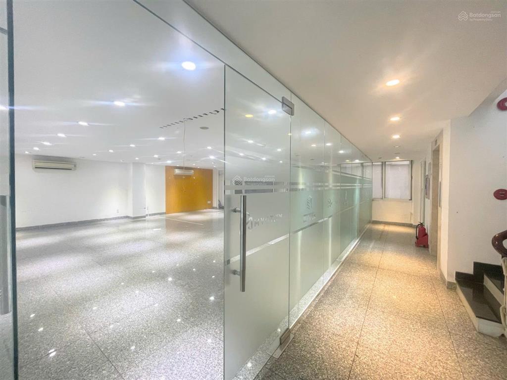 Văn phòng đẹp hoàng văn thụ, tân bình  gần sân bay. dt 120m2 giá chỉ 28tr.  0906 371 ***