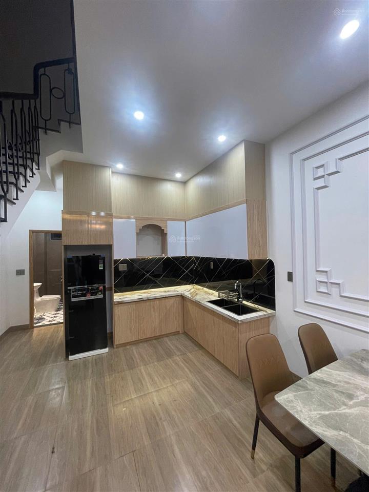 Nhà 2 tầng trung tâm thành phố full nội thất