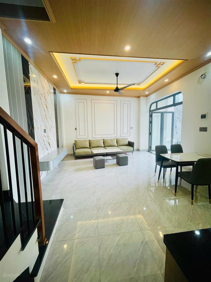 Nhà 2 tầng trung tâm thành phố full nội thất