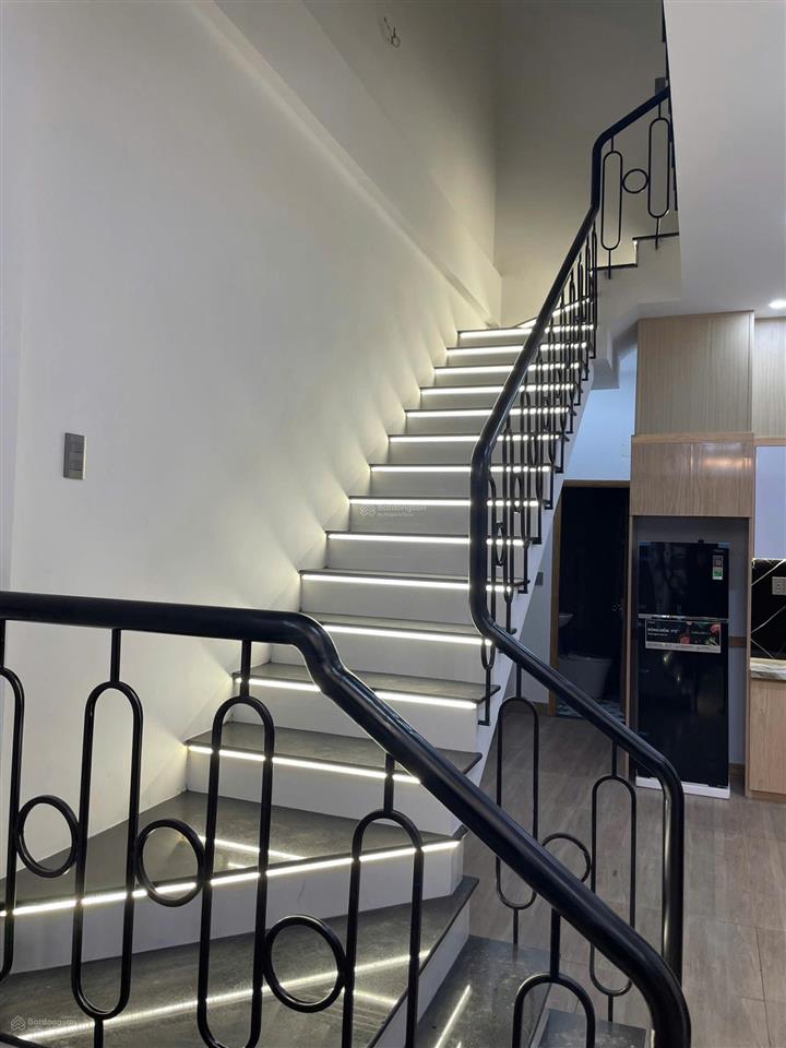 Nhà 2 tầng trung tâm thành phố full nội thất