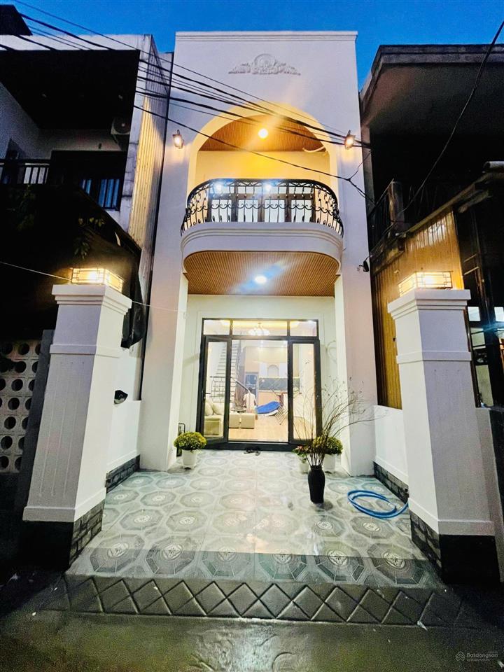 Nhà 2 tầng trung tâm thành phố full nội thất