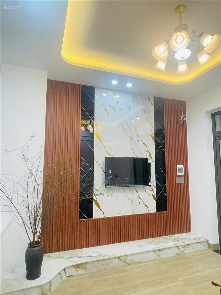 Nhà 2 tầng trung tâm thành phố full nội thất