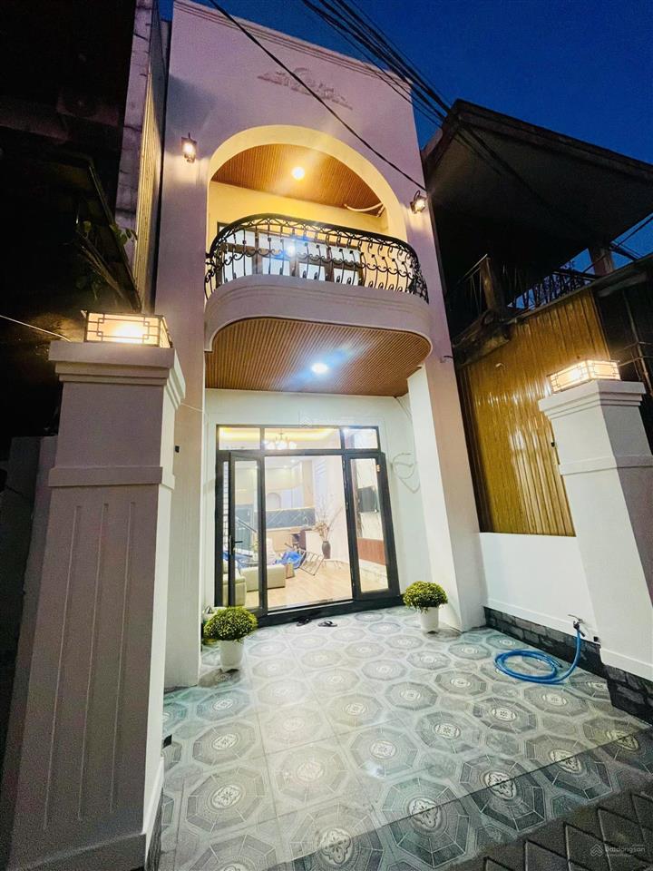 Nhà 2 tầng trung tâm thành phố full nội thất