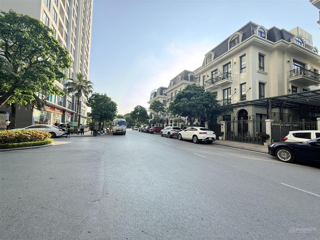Không gian sống xanh  bán biệt thự vinhomes green bay 151m2  5 tầng  mặt tiền 7.5m  giá 95 tỷ