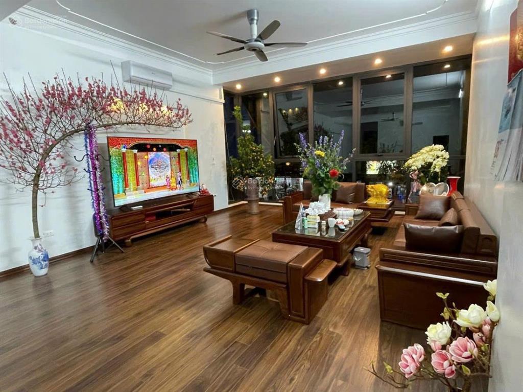Bán nhà phân lô huỳnh thúc kháng 82m  5 tầng  mt4m 2 thoáng vỉa hè  oto tránh  33 tỷ