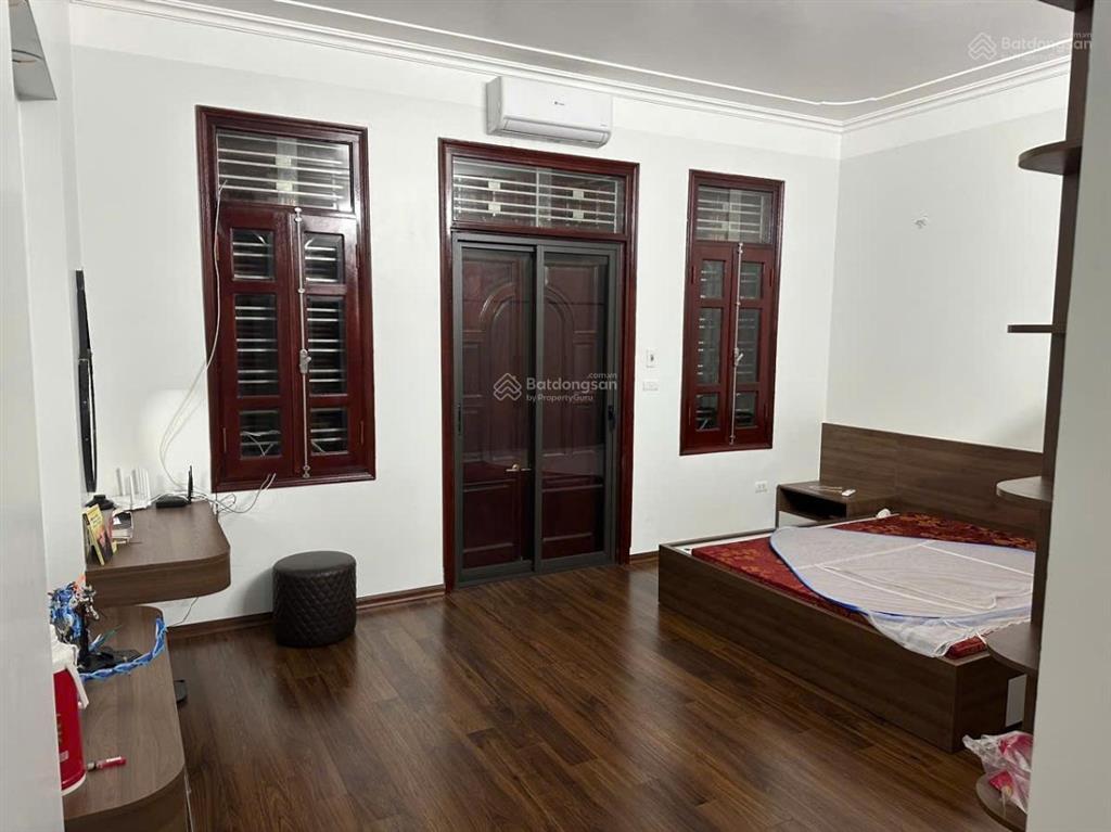 Bán nhà phân lô huỳnh thúc kháng 82m  5 tầng  mt4m 2 thoáng vỉa hè  oto tránh  33 tỷ