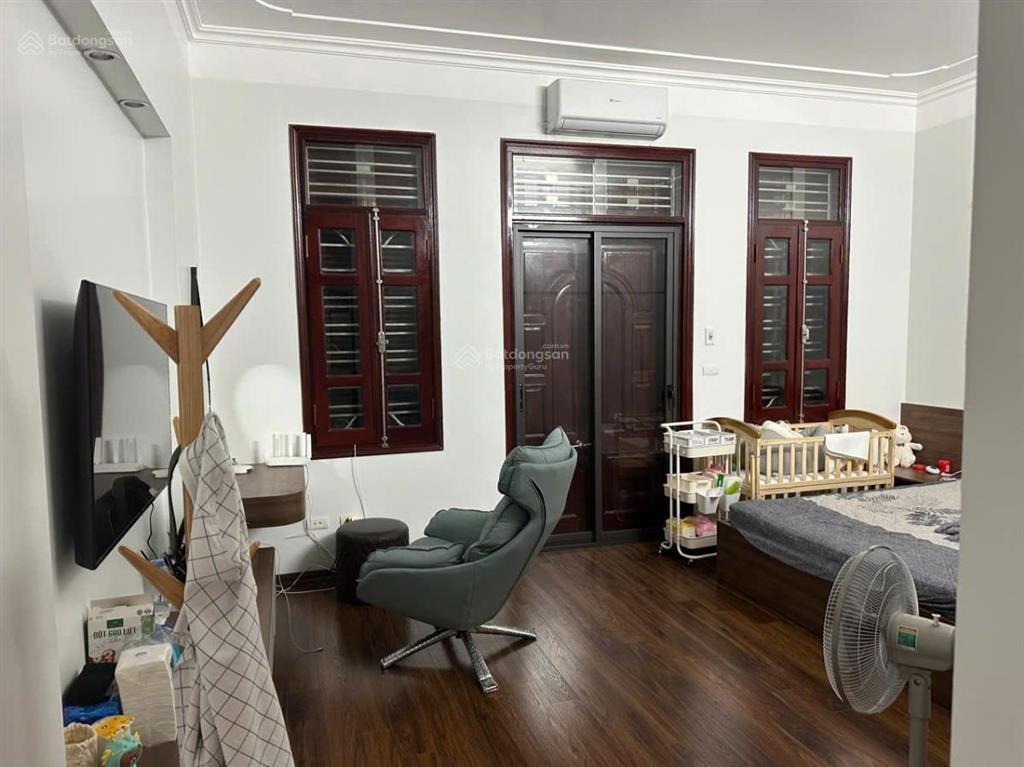 Bán nhà phân lô huỳnh thúc kháng 82m  5 tầng  mt4m 2 thoáng vỉa hè  oto tránh  33 tỷ