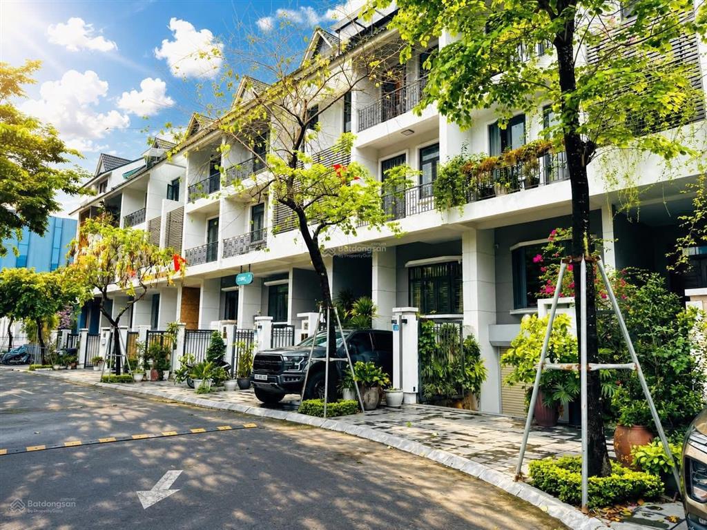 Bán nhà phân lô trung yên, trung hòa 161m²  5 tầng  mặt tiền 8m  vỉa hè  ô tô tránh  55 tỷ