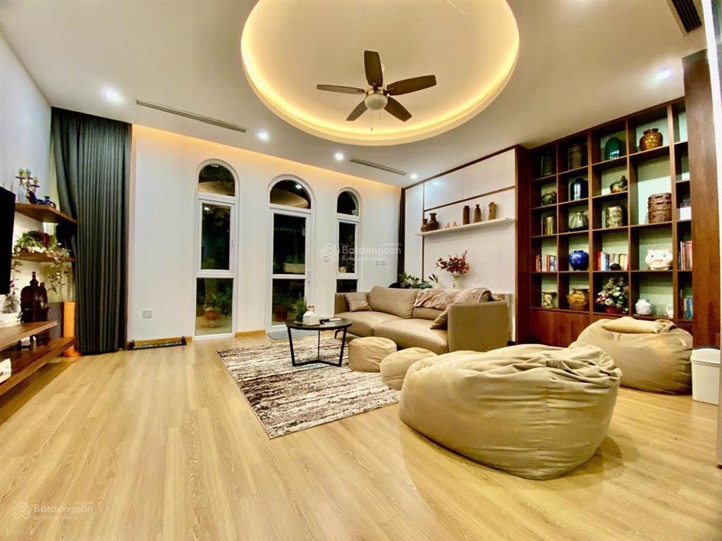 Bán nhà phân lô đỗ quang 68m2  8 tầng  mt 5m  vỉa hè  oto tránh  kd đỉnh  giá 29 tỷ