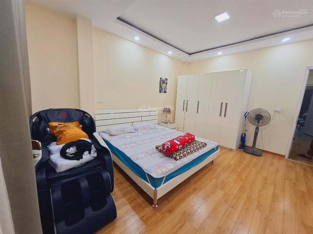 Hiếm  bán nhà phân lô nguỵ như kon tum 68m2  6tầng  mt 5m  vỉa hè rộng  oto tránh  kd  28tỷ