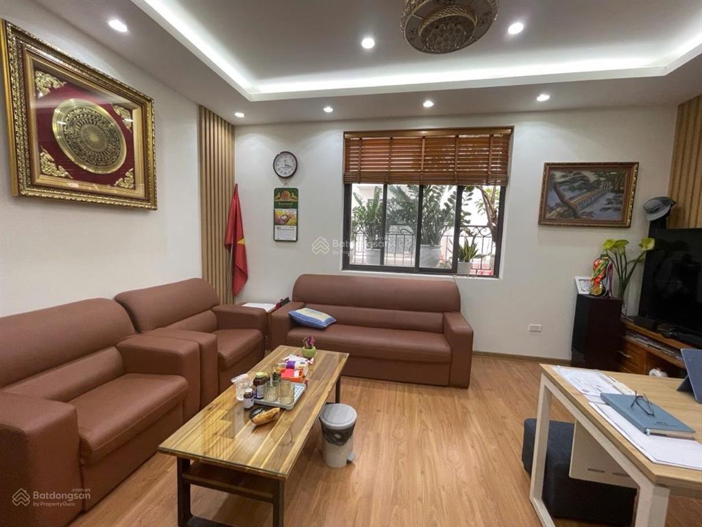 Hiếm  bán nhà phân lô nguỵ như kon tum 68m2  6tầng  mt 5m  vỉa hè rộng  oto tránh  kd  28tỷ