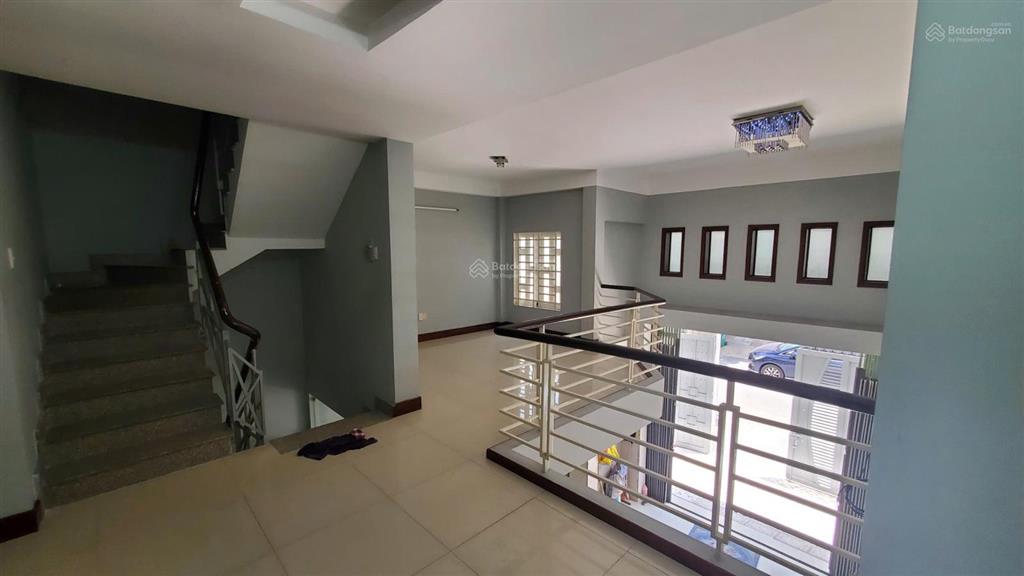 Nhà 3 tầng, khu võ văn kiệt, ngang 6m
