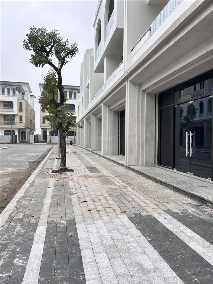 Chính chủ cần bán liền kề 120m2 xẻ khe dự án vaquarius văn giang mt 8m giá 16tỷ,đã có sổ