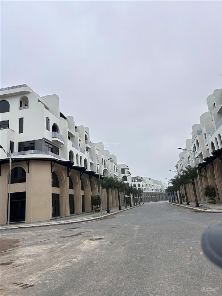 Chính chủ cần bán liền kề 120m2 xẻ khe dự án vaquarius văn giang mt 8m giá 16tỷ,đã có sổ