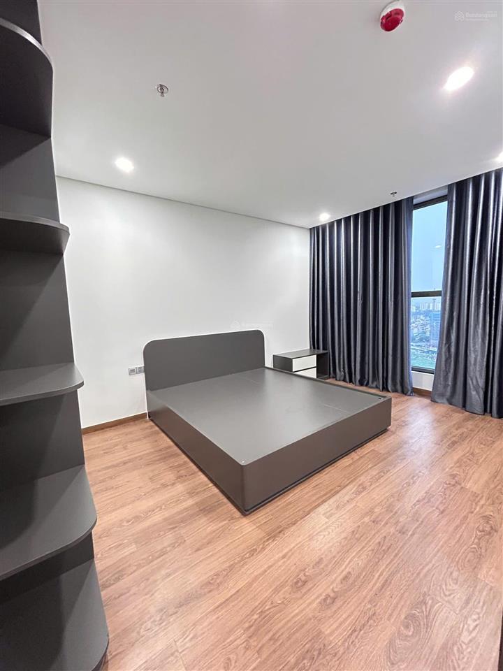 Cần cho thuê căn 101m2 khai sơn city bc đông nam view hồ tầng đẹp,full đồ giá 15tr/tháng