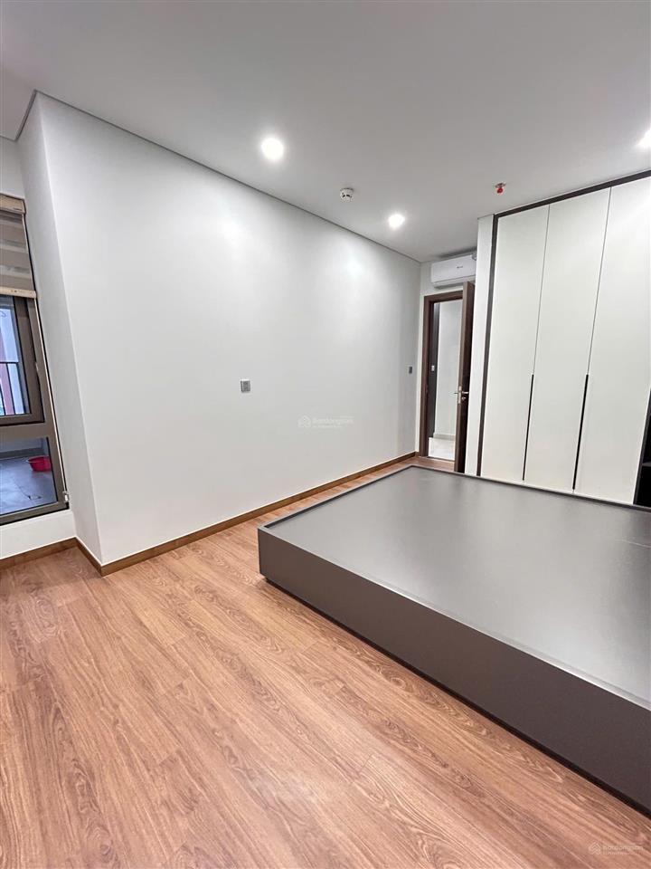 Cần cho thuê căn 101m2 khai sơn city bc đông nam view hồ tầng đẹp,full đồ giá 15tr/tháng