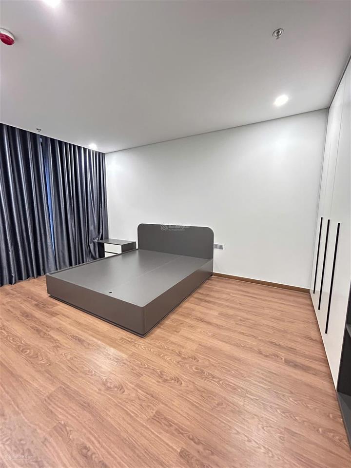 Cần cho thuê căn 101m2 khai sơn city bc đông nam view hồ tầng đẹp,full đồ giá 15tr/tháng