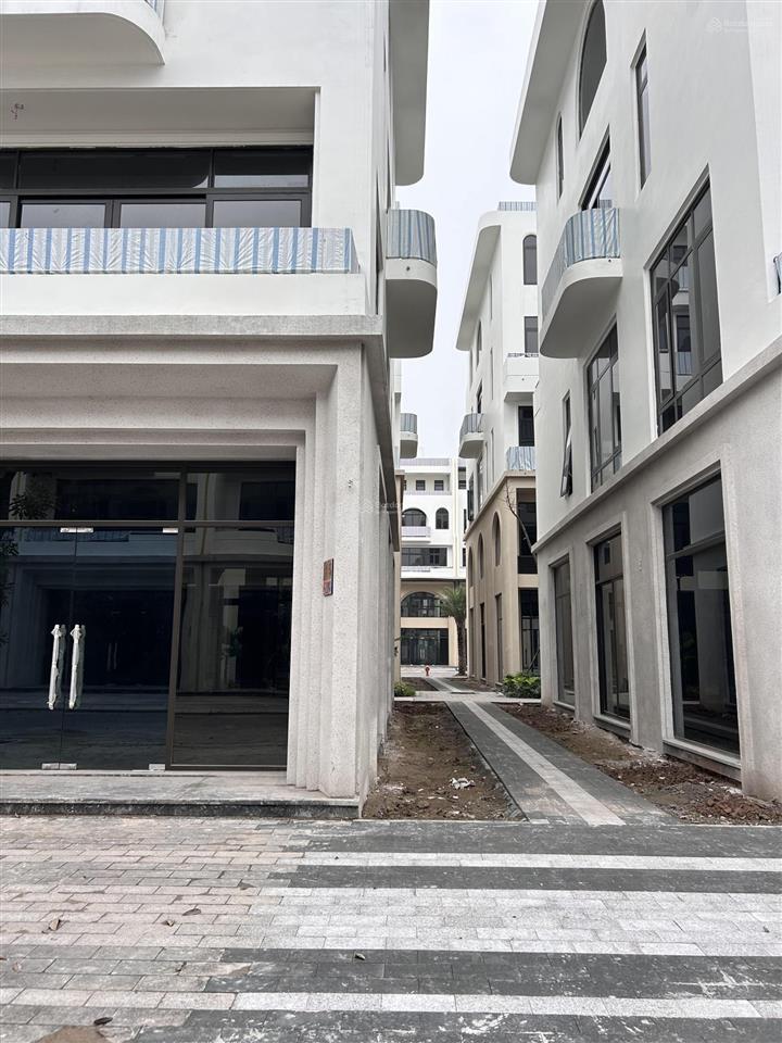 Chính chủ cần bán liền kề 120m2 xẻ khe dự án vaquarius văn giang mt 8m giá 16tỷ, đã có sổ