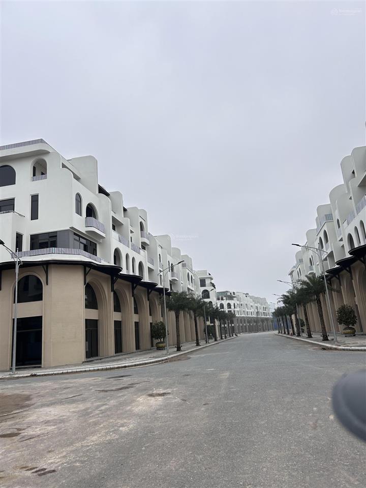 Chính chủ cần bán liền kề 120m2 xẻ khe dự án vaquarius văn giang mt 8m giá 16tỷ, đã có sổ