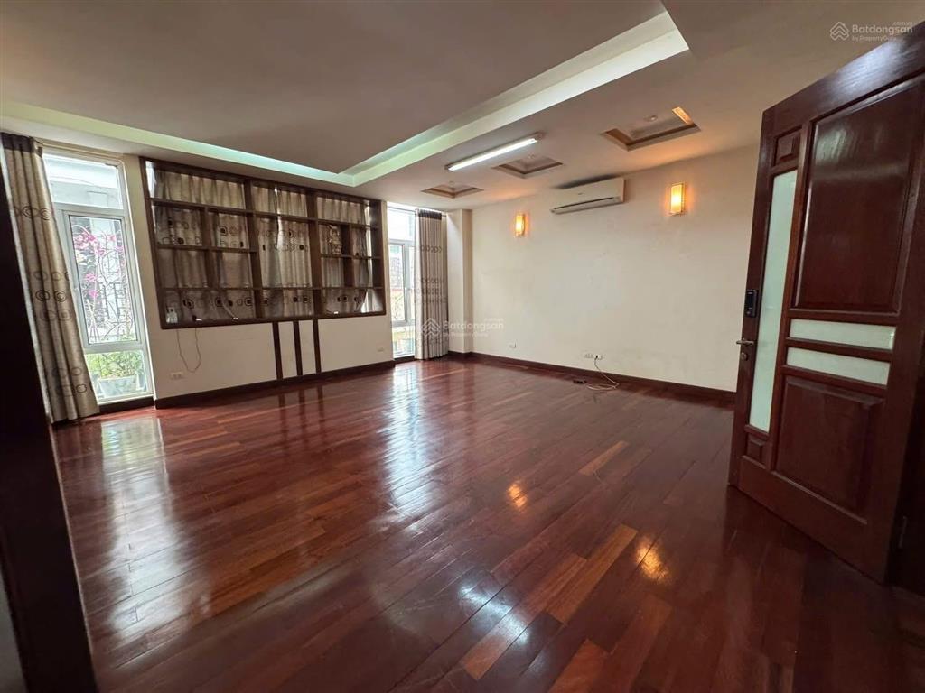 Phân lô hoàng minh đạolong biêndt 110m2*6 tầngcó hầmthang máygần đoàn tiếp viênkinh doanh
