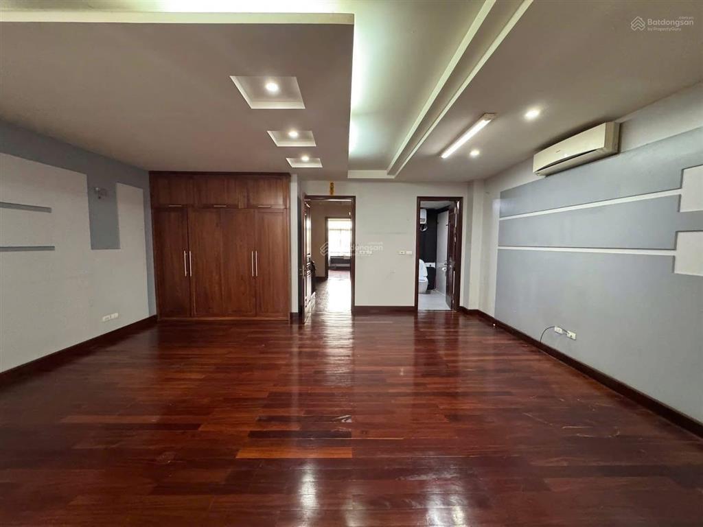Phân lô hoàng minh đạolong biêndt 110m2*6 tầngcó hầmthang máygần đoàn tiếp viênkinh doanh