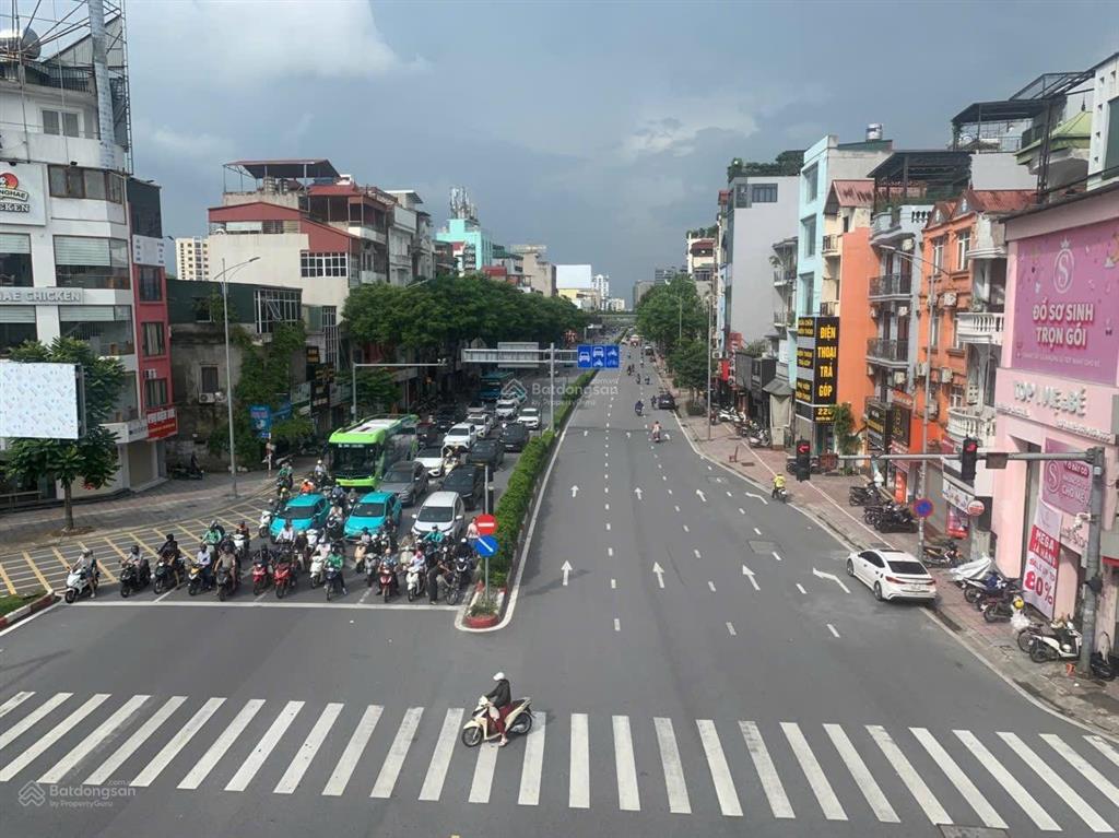 Siêu phẩmmặt phố nguyễn văn cừgần ngã 4 hồng tiếndt 200m2*mt 8,15mvỉa hèkinh doanh sầm uất