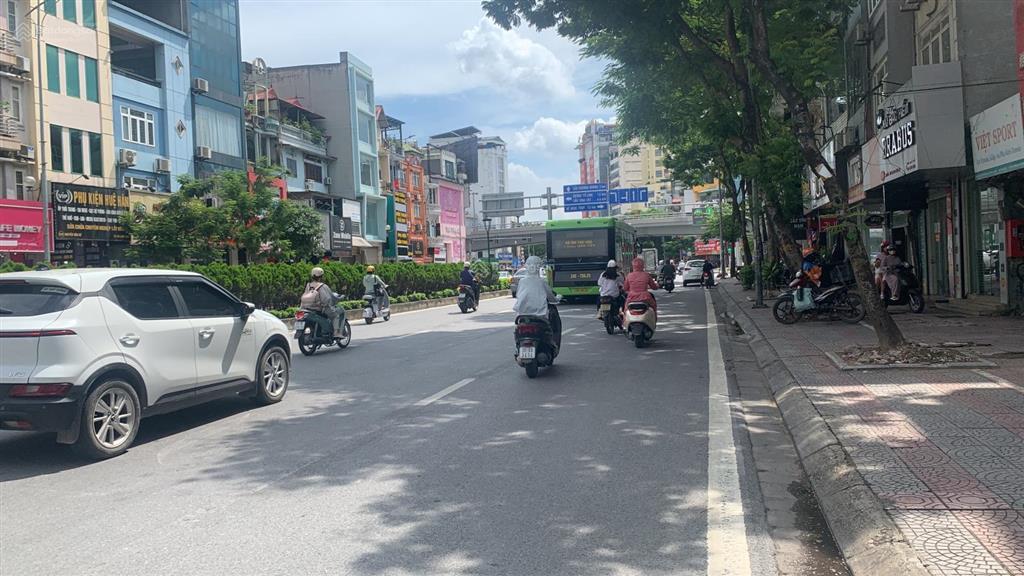 Siêu phẩmmặt phố nguyễn văn cừgần ngã 4 hồng tiếndt 200m2*mt 8,15mvỉa hèkinh doanh sầm uất