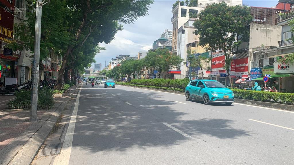 Siêu phẩmmặt phố nguyễn văn cừgần ngã 4 hồng tiếndt 200m2*mt 8,15mvỉa hèkinh doanh sầm uất