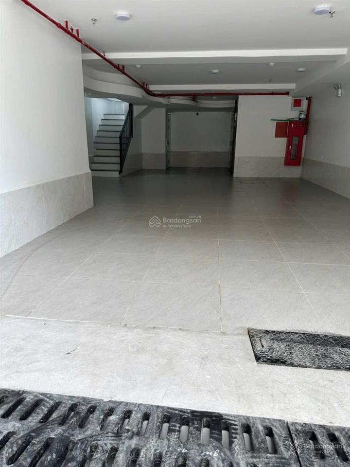 Toà nhà văn phòng 7 tầng  cách aeon long biên 250m  thang máyview công viênvỉa hè vừa ở vừa kd
