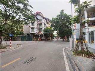 Toà nhà văn phòng 7 tầng  cách aeon long biên 250m  thang máyview công viênvỉa hè vừa ở vừa kd