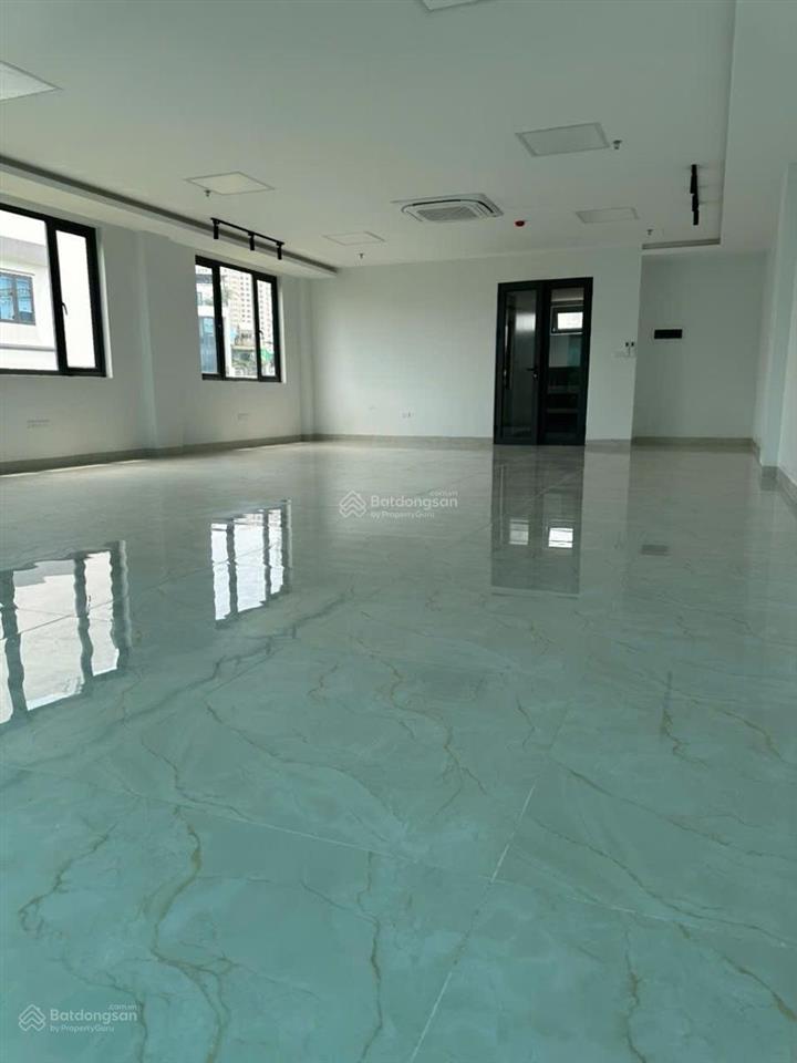 Toà nhà văn phòng 7 tầng  cách aeon long biên 250m  thang máyview công viênvỉa hè vừa ở vừa kd