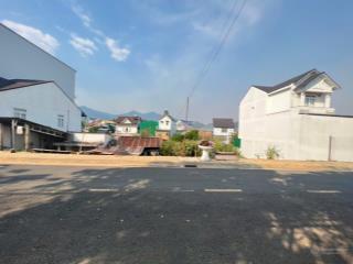 Đất mặt tiền đường chính phạm hùng ngay trung tâm thị trấn đường đẹp giá 3,8 tỷ