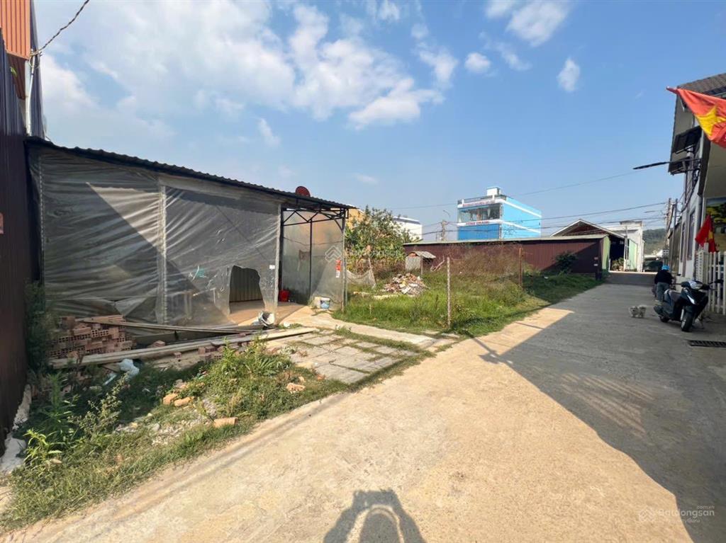 Đất sổ riêng xây dựng giá tốt chỉ 2,6 tỷ đường ô tô vị trí tốt dân cư đông đúc