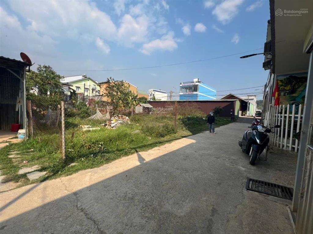 Đất sổ riêng xây dựng giá tốt chỉ 2,6 tỷ đường ô tô vị trí tốt dân cư đông đúc